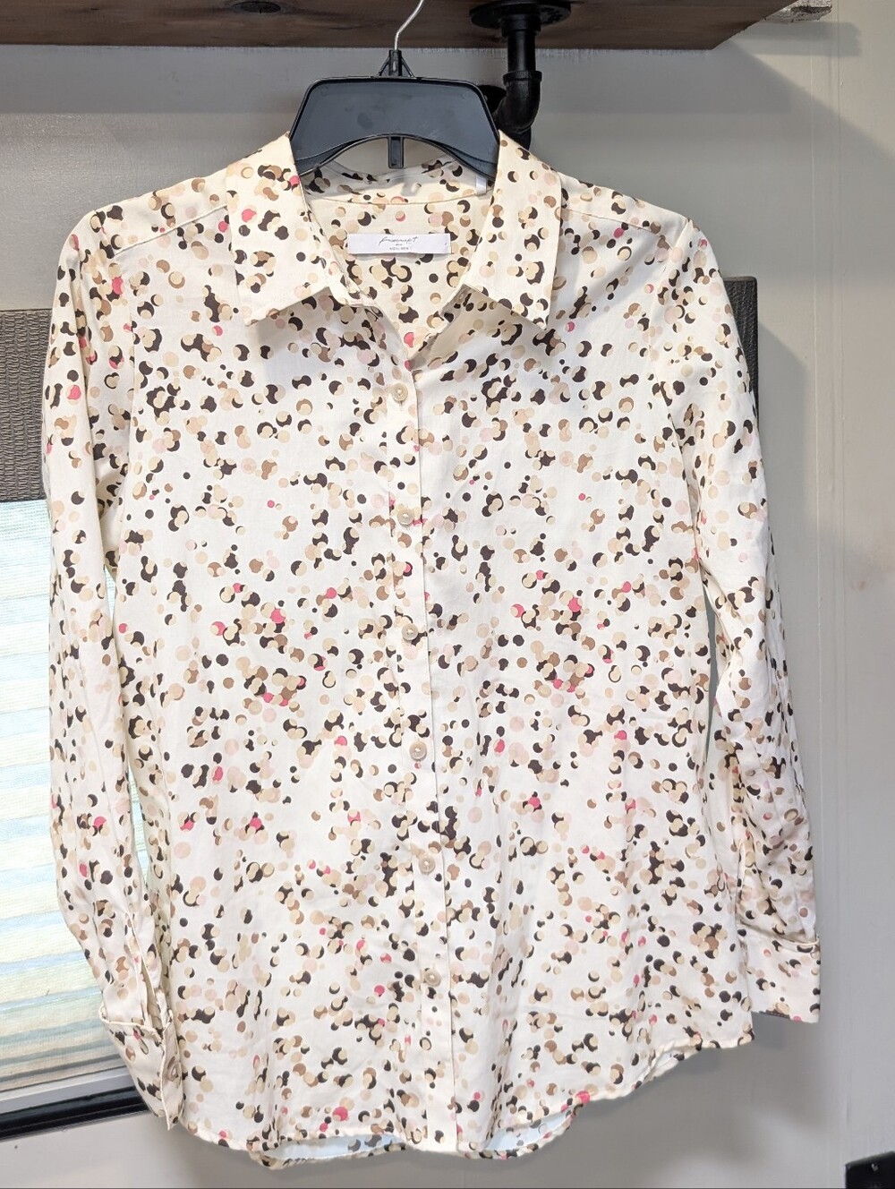Foxcroft Non Iron Top Sz 4 Polka Dot Button Down Collared Small Wrinkle Free